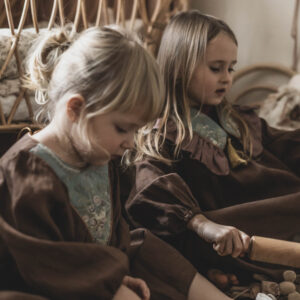 Vintage lniana sukienka brąz żakard dla dziewczynki Marysia