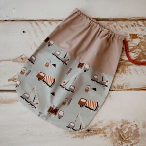 Woreczek do przedszkola bawełniany na rzeczy zamienne i buciki auta miętowe beż