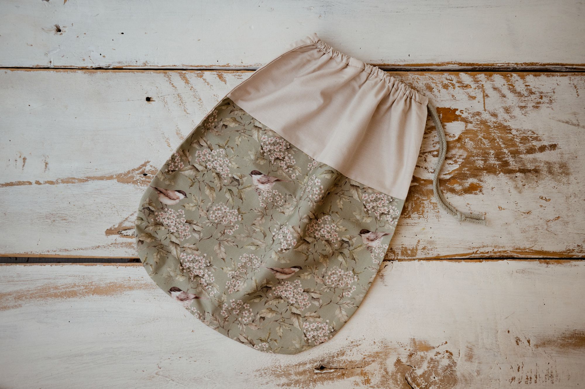 Woreczek do przedszkola bawełniany na rzeczy zamienne i buciki ptaszki świeża oliwka