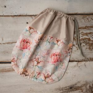 Woreczek do przedszkola w kwiatuszki bawełniany na rzeczy zamienne i buciki różowe magnolie