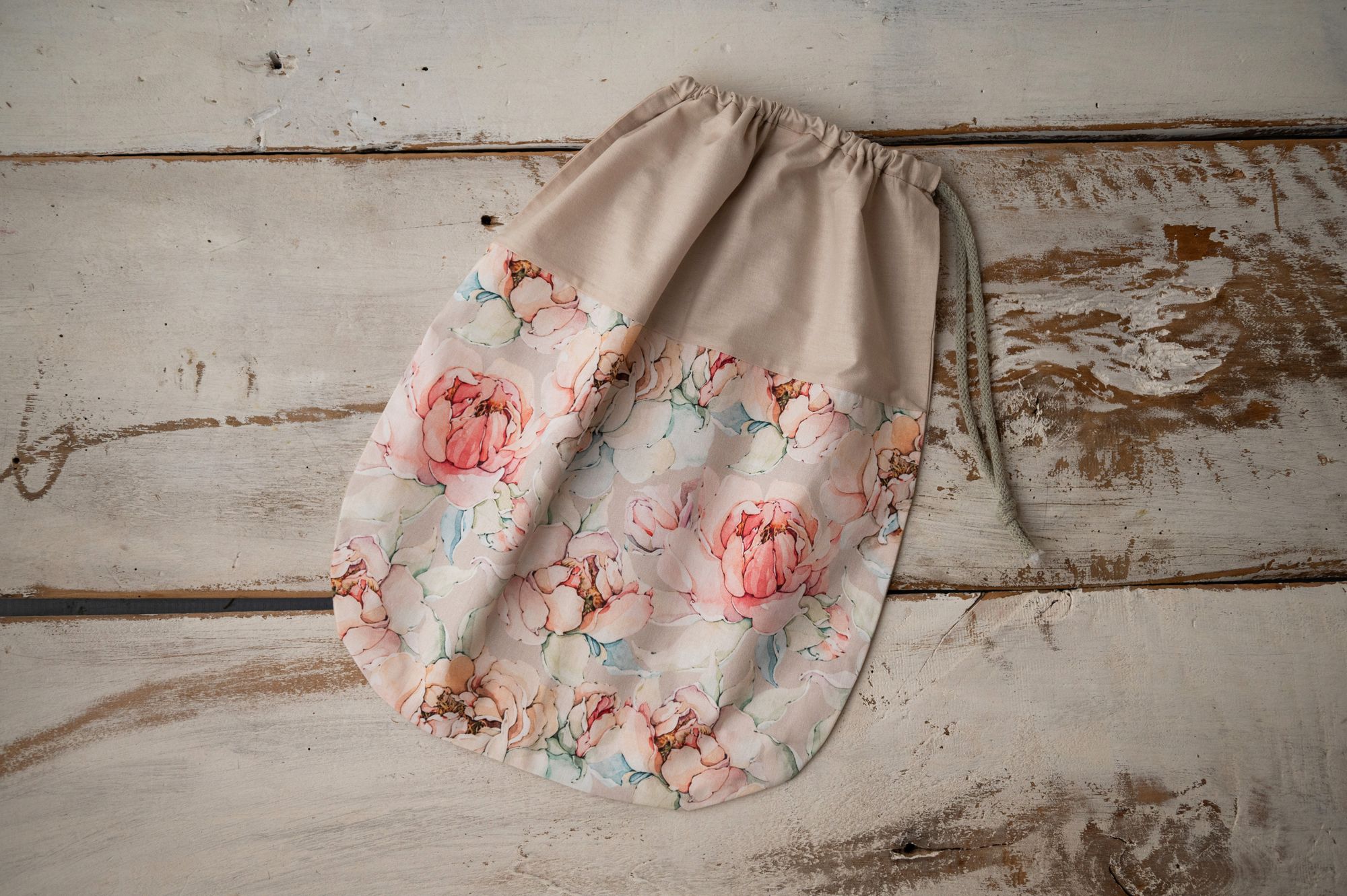 Woreczek do przedszkola w kwiatuszki bawełniany na rzeczy zamienne i buciki różowe magnolie