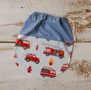 Woreczek na buty dla chłopca do przedszkola 40×40 cm wozy strażackie