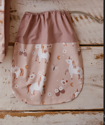 Woreczek w kwiatuszki do przedszkola bawełniany na rzeczy zamienne buciki ładny jednorożec