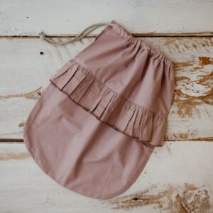 Woreczek z falbanką różowy do przedszkola na rzeczy zamienne