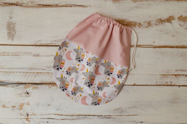 Worek na buciki dla dziewczynki do przedszkola 40×40 tęczowe jednorożce