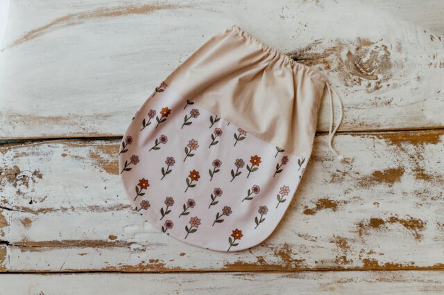 Worek na buty do przedszkola dla dziewczynki w kwiatki 40×40cm