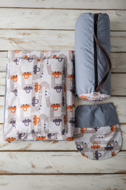 Kocyk do przedszkola dla chłopca 135×100 cm samochody