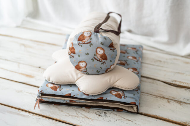 Śpiworek do przedszkola 140×75cm w sowim gaju