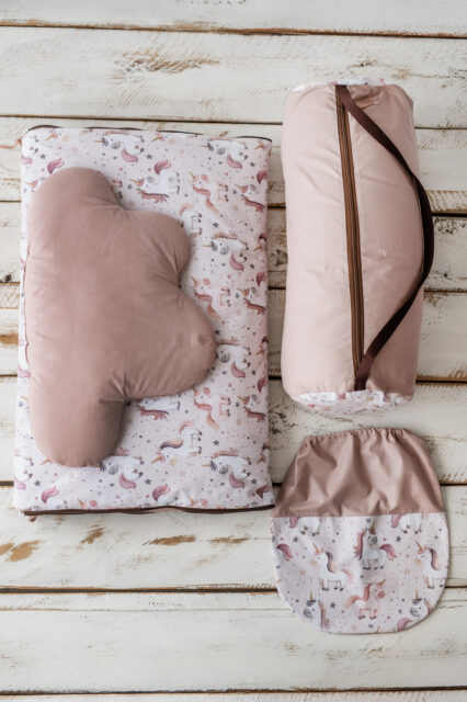 Różowy śpiworek  do przedszkola dla dziewczynki 140×75cm jednorożce