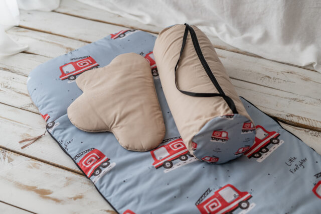 Śpiworek do przedszkola 140×75cm wozy strażackie