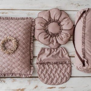 Kocyk dla dziewczynki do żłobka różowy pikowany falbanki  100x135