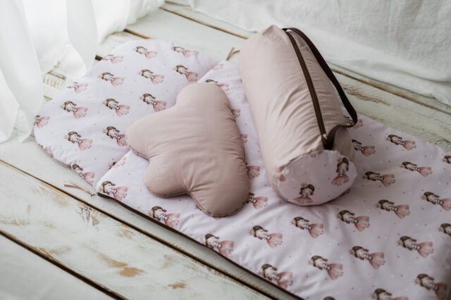 Różowy śpiworek  do przedszkola dla dziewczynki 140×75cm księżniczka