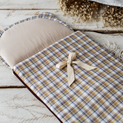 Śpiworek niemowlęcy miś kratka żółta z brązem 40×75cm , 0-6 miesięcy