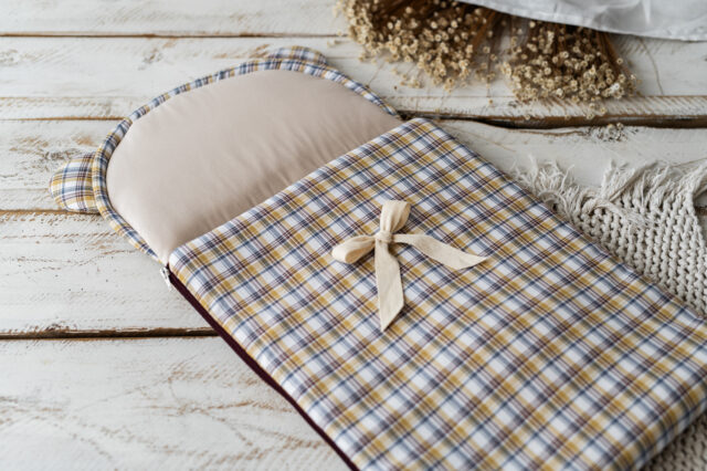 Śpiworek niemowlęcy miś kratka żółta z brązem 40×75cm , 0-6 miesięcy