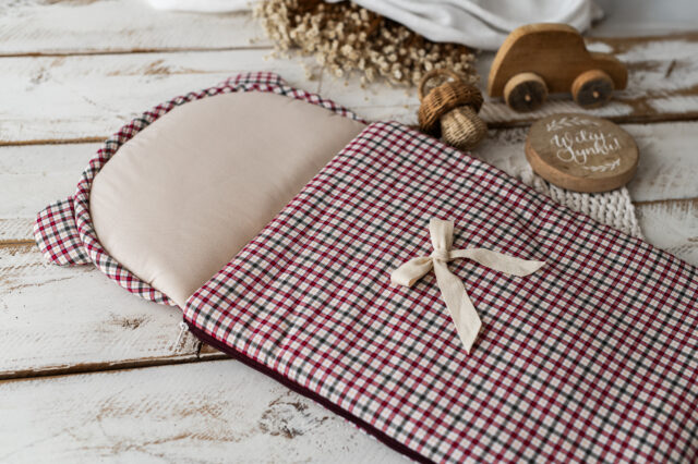 Śpiworek niemowlęcy miś kratka czerwona  z zielenią 50×100cm , 6-18 miesięcy