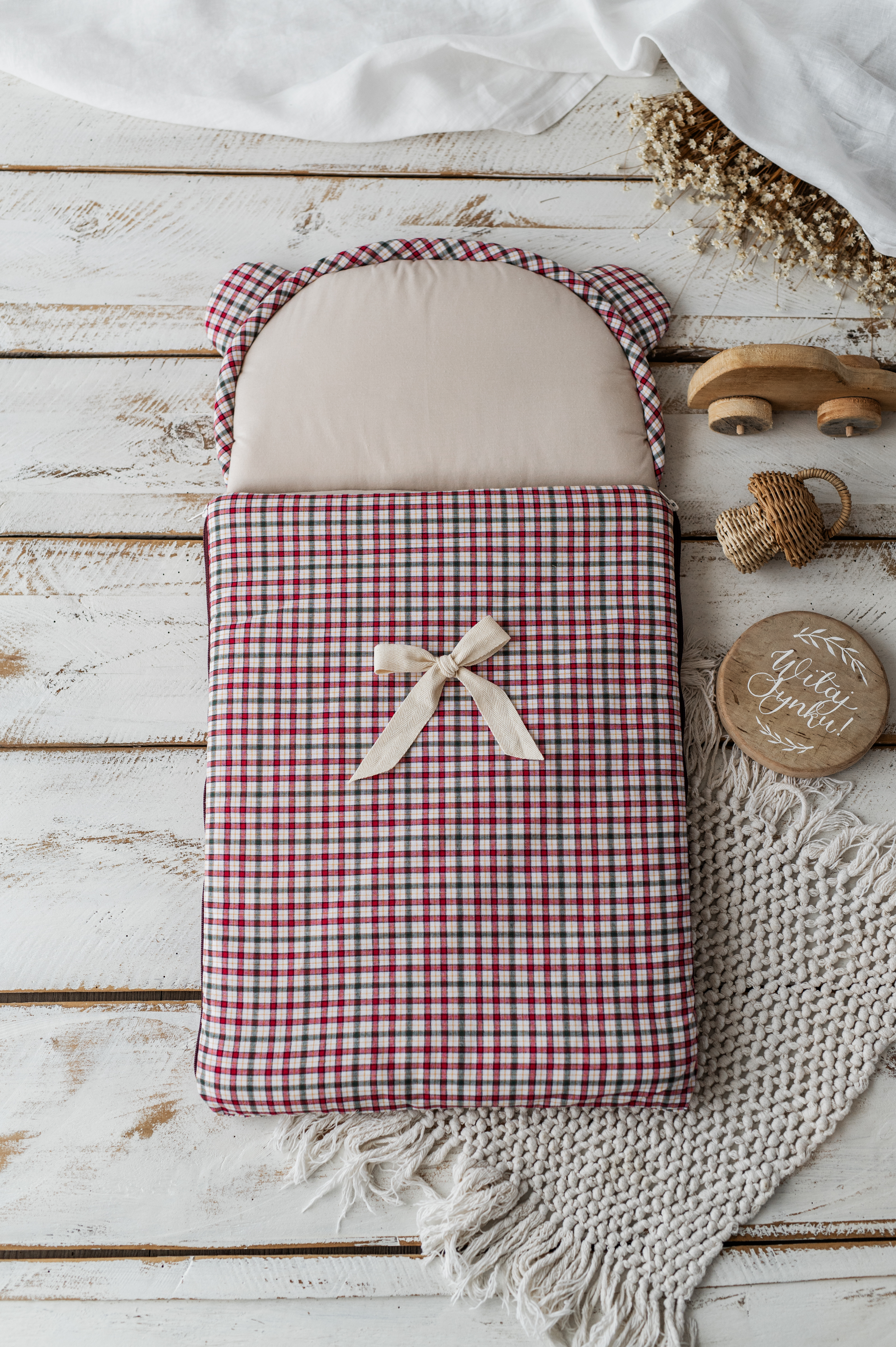 Śpiworek niemowlęcy miś kratka czerwona  z zielenią 50×75cm , 6-18 miesięcy