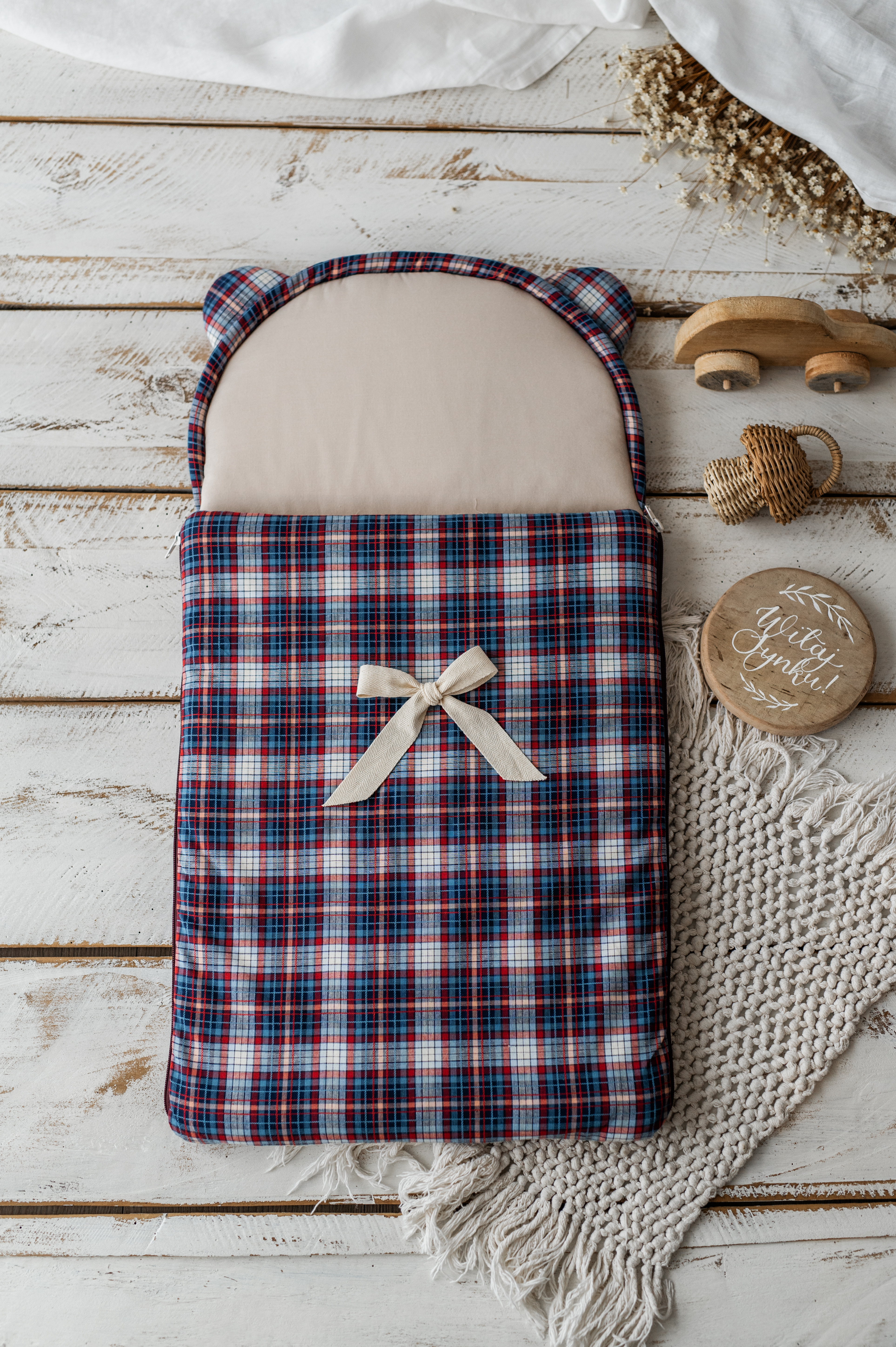 Śpiworek niemowlęcy miś kratka granatowa  z czerwienią 50×75cm , 6-18 miesięcy