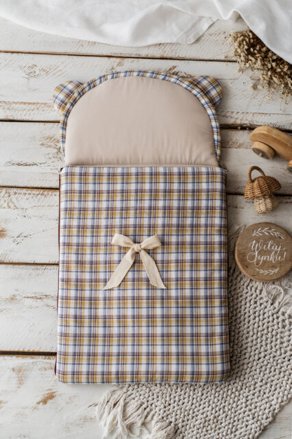 Śpiworek niemowlęcy miś kratka żółta z brązem 40×75cm , 0-6 miesięcy