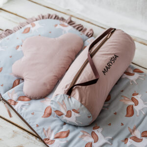 Śpiworek do przedszkola z falbanką 140×75cm skrzydlaty jednorożec