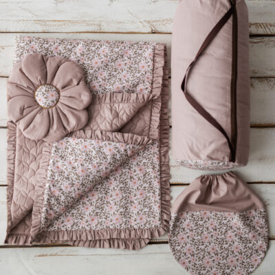 Kocyk dla dziewczynki do przedszkola  z falbanką drzewko różane