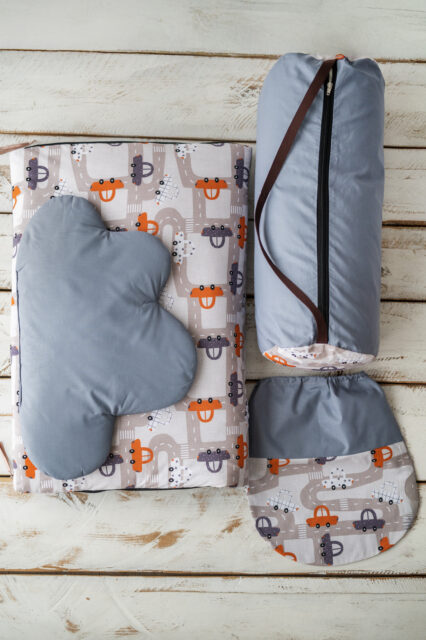 Śpiworek dla chłopca do przedszkola 120×60cm samochody