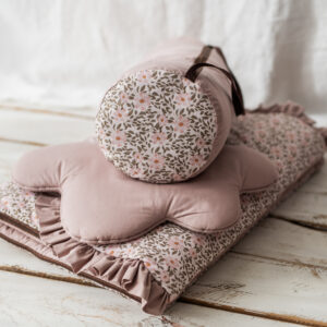 Śpiworek do przedszkola z falbanką 140×75cm różowe kwiaty