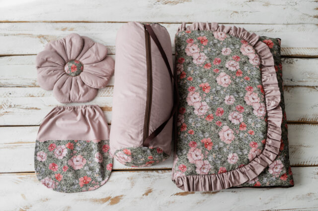 Śpiworek do przedszkola z falbanką 140×75cm różany wiosenne kwiaty