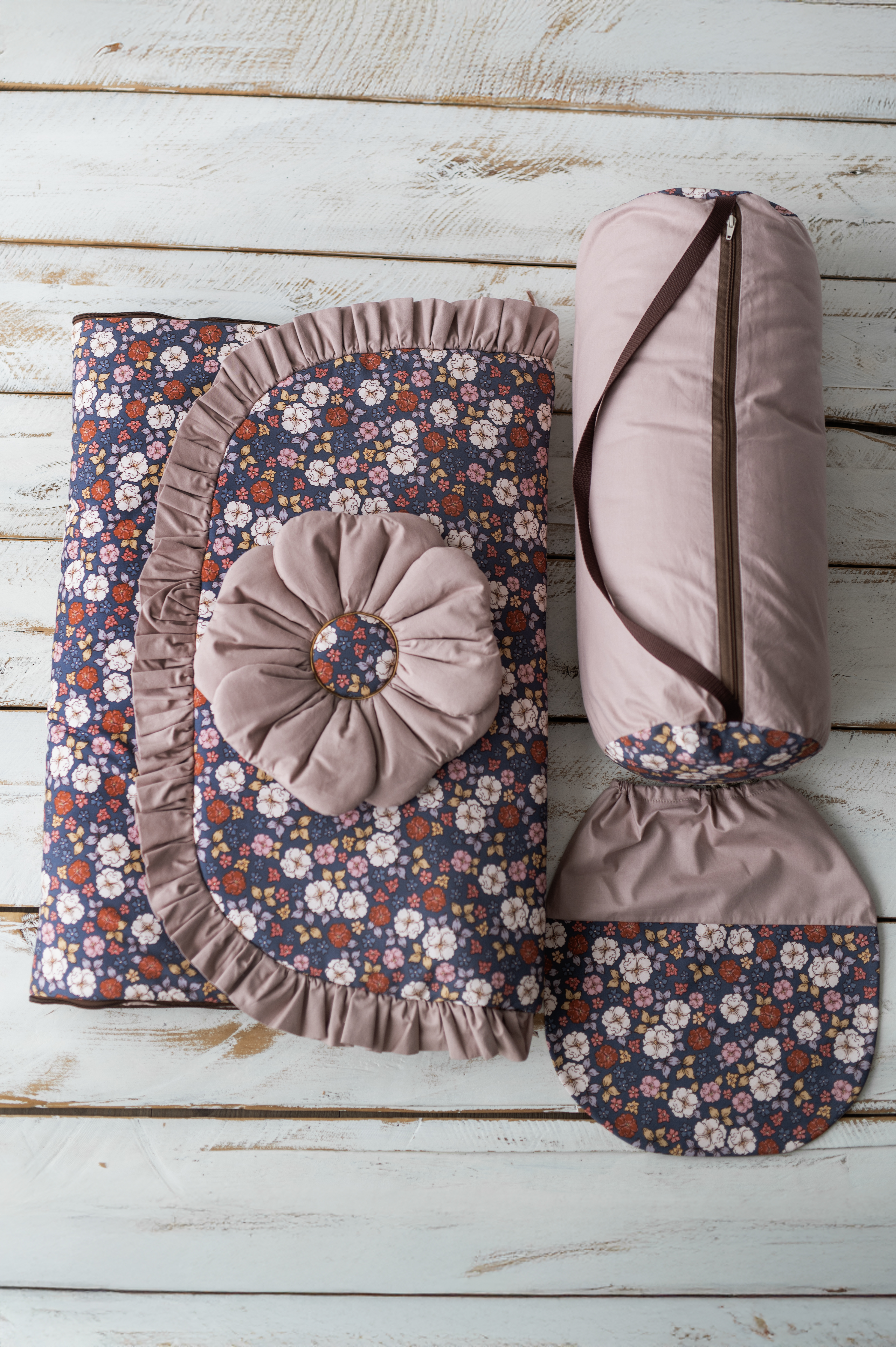 Śpiworek do przedszkola z falbanką 140×75cm jesienne kwiaty