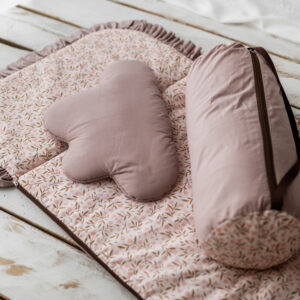 Śpiworek do przedszkola z falbanką 140×75cm różowe konwalie