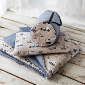 Kocyk do przedszkola dla chłopca 135×100 cm koparki beż