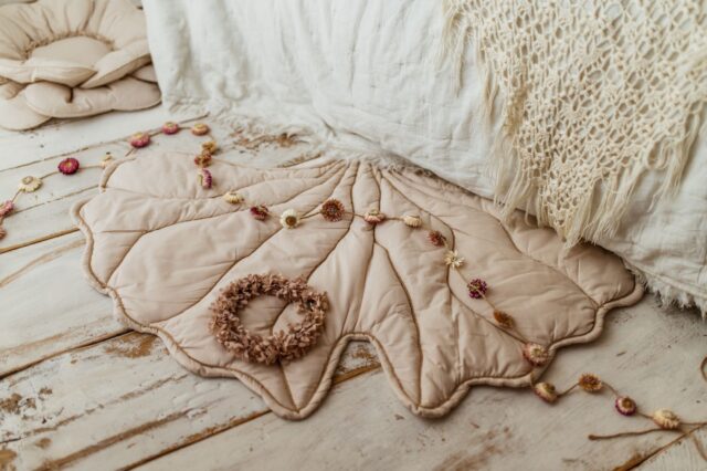 Mata podłogowa do zabawy liść miłorząb natural