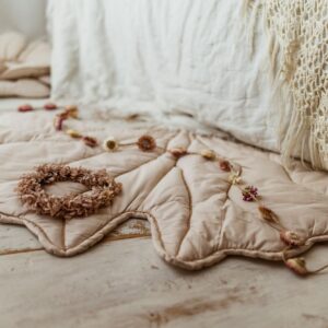 Mata podłogowa do zabawy liść miłorząb natural