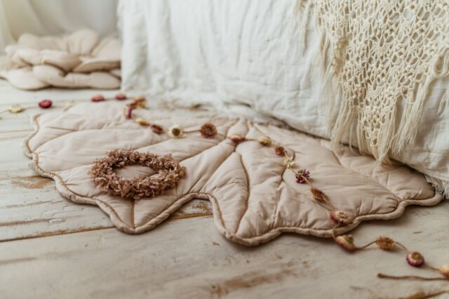 Mata podłogowa do zabawy liść miłorząb natural