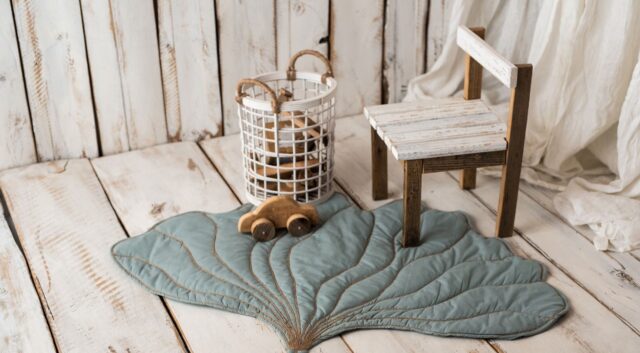 Mata podłogowa do zabawy liść miłorząb szałwia