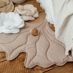 Mata podłogowa do zabawy liść miłorząb beż boho