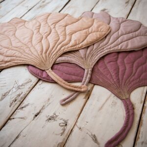 Mata podłogowa do zabawy liść miłorząb retro róż