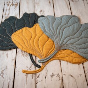 Mata podłogowa do zabawy liść miłorząb szałwia