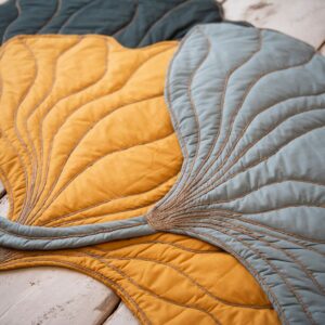 Mata podłogowa do zabawy liść miłorząb szałwia