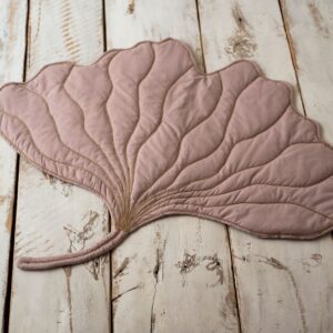 Mata podłogowa do zabawy liść miłorząb retro róż