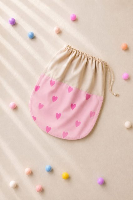 Worek na buty dla przedszkolaka Różowe Serduszka – 40×40 cm